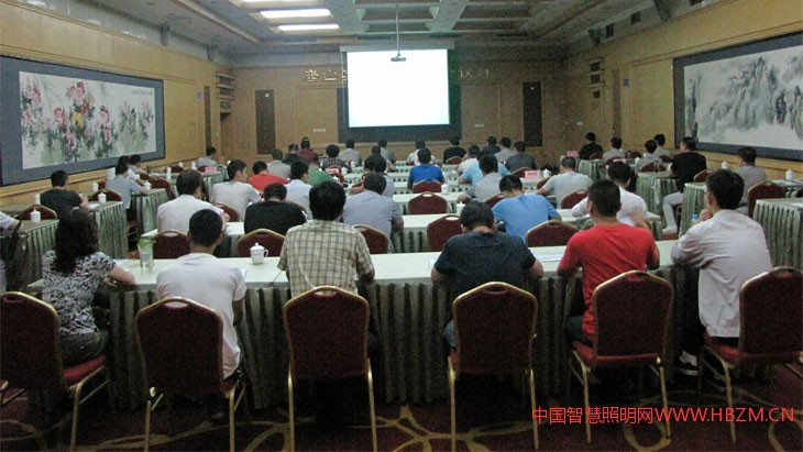 參加培訓人員認真聽課，受益匪淺