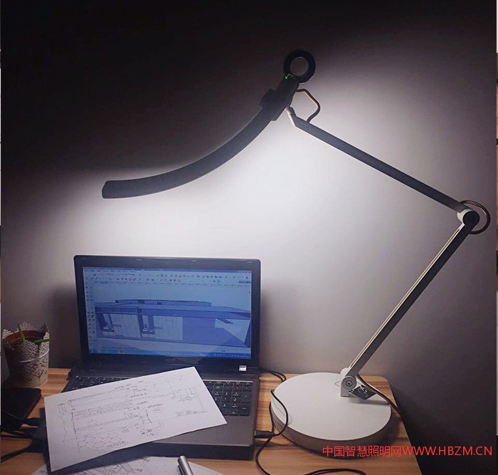 中國照明網推薦的設計狗的臺燈