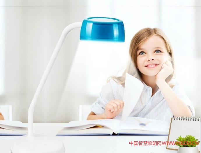 中國(guó)照明網(wǎng)教你如何能挑選到一款適合讀寫的護(hù)眼燈？