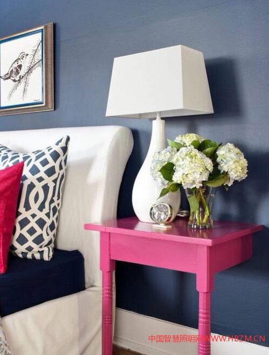 床頭照明設(shè)計(jì) 9圖打造溫暖睡前閱讀區(qū)