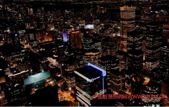 現(xiàn)代辦公樓的照明已經(jīng)成為直接影響辦公效率的主要因素之一，辦公環(huán)境不僅要有足夠的辦公照明，更需營(yíng)造一個(gè)舒適的視覺(jué)環(huán)境，減少光污染。