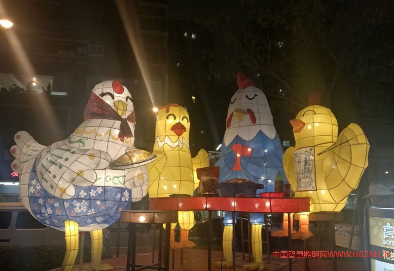 高雄燈會以幸福雞立為主題。