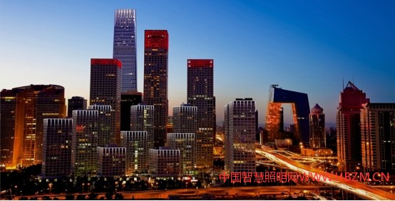 燈光設(shè)計(jì)師，正是鄭見(jiàn)偉