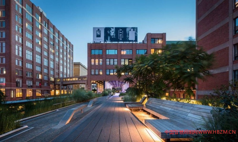 圖：美國(guó)高線公園近人尺度的照明設(shè)計(jì)