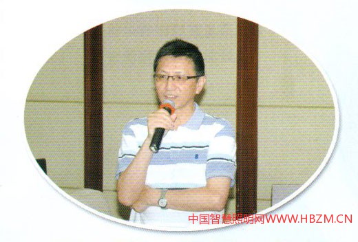 上海市路燈管理中心總工程師王小明講課