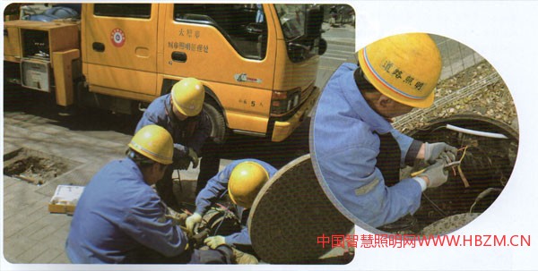 太原市城市照明管理處依照設(shè)施維護(hù)排查養(yǎng)護(hù)計(jì)劃，檢修損壞燈具、受損的桿門、更換損壞的井具線纜、排查配電柜、變電箱，