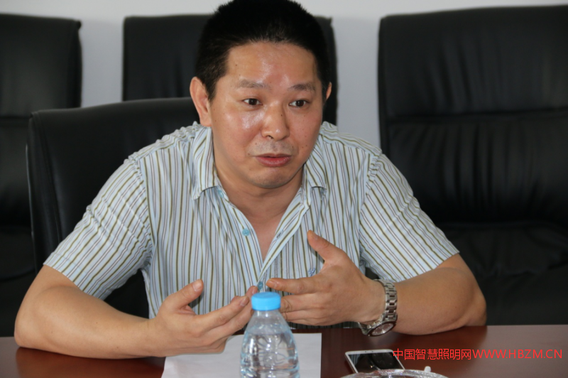 ▲中山市湖南商會LED專業(yè)委員會秘書長汪翱翔