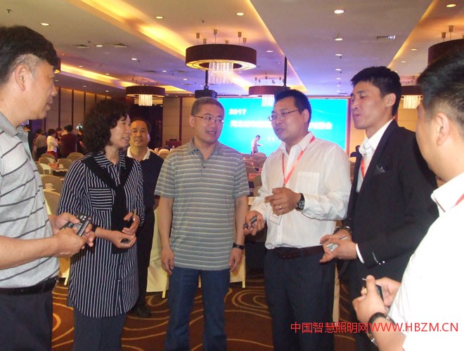長春希達(dá)電子科技有限公司汪洋博士在2017河北城市照明發(fā)展合作論壇對接會上為我們做出精彩的演講