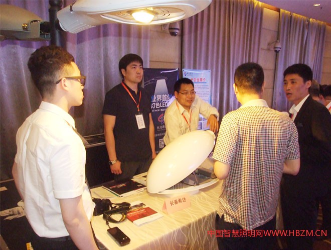 長春希達(dá)電子科技有限公司汪洋博士在2017河北城市照明發(fā)展合作論壇對接會上為我們做出精彩的演講
