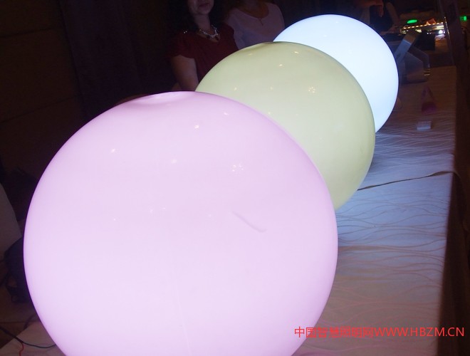 北京海捷溟銳多彩中華燈受到協(xié)會(huì)領(lǐng)導(dǎo)和路燈管理的高度重視。