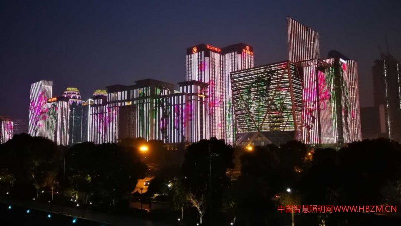 圖注：政府轉(zhuǎn)型為城市照明的運(yùn)營商，以期達(dá)到發(fā)展旅游產(chǎn)業(yè)，擴(kuò)大城市影響，改變產(chǎn)業(yè)底下的狀態(tài)。（江海陽攝影）