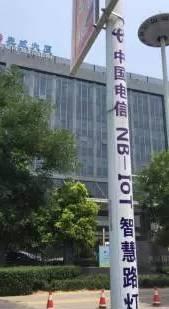 馬路兩旁的路燈開關(guān)時(shí)間、照明亮度都可以自動(dòng)化地實(shí)時(shí)控制，高效節(jié)能還能方便行人。