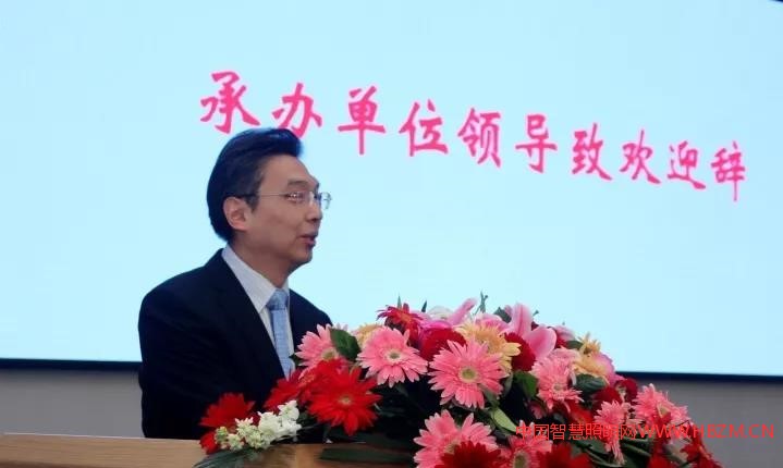 承辦單位中國建筑科學(xué)研究院建筑環(huán)境與節(jié)能研究院徐偉院長在2017國際健康照明論壇致辭