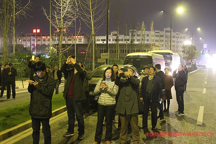 河北省照明行業(yè)在永康標(biāo)準(zhǔn)化路燈應(yīng)用路段進(jìn)行實(shí)地考察