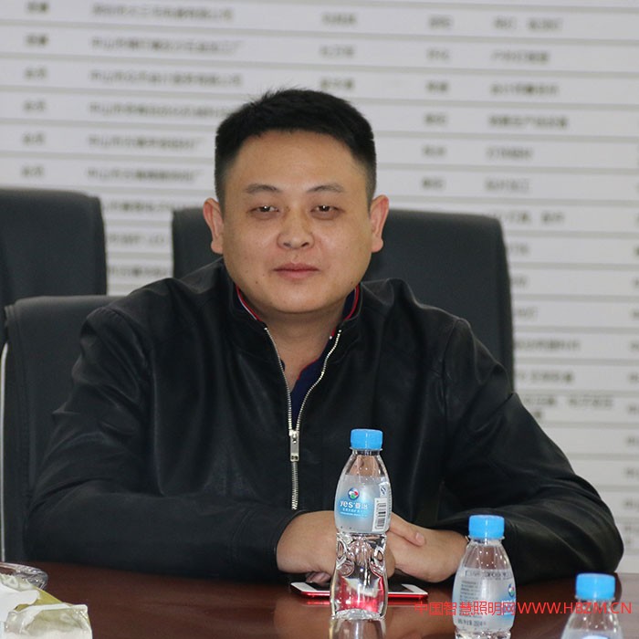 ▲中山市湖南商會LED專業(yè)委員會上一期輪值會長吳勇
