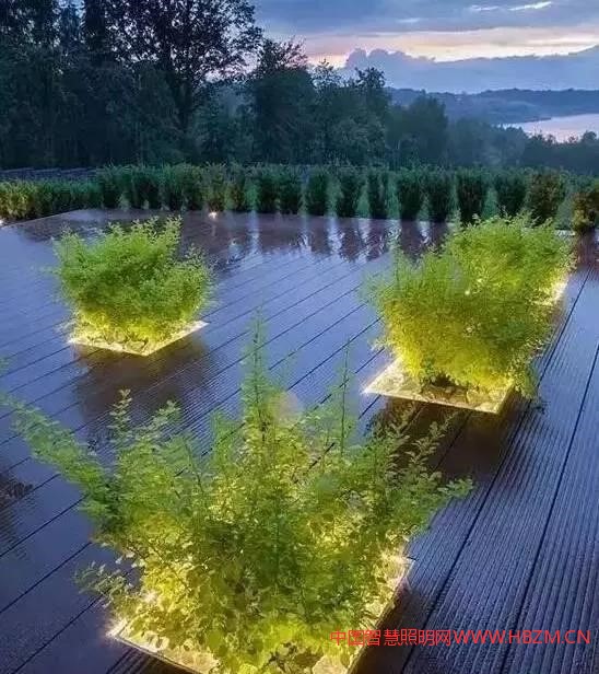 金鹵燈、鈉燈由于其顯色性指數(shù)的不斷提高，光源光效高，這類光源得到普遍的使用。