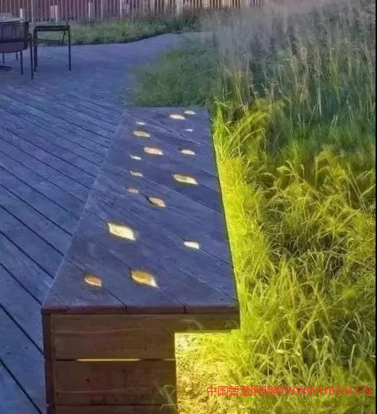  綠化照明中經(jīng)常會(huì)用到埋地?zé)艉屯渡錈? width=