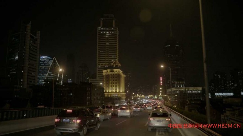 城市街道常規(guī)下不可能出現(xiàn)全數(shù)都亮的狀態(tài)