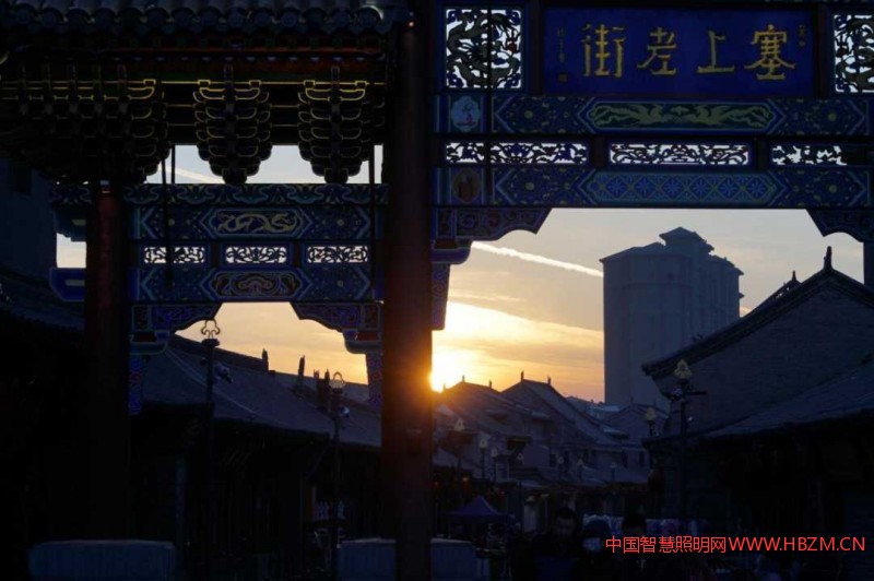 黃昏的塞上老街。