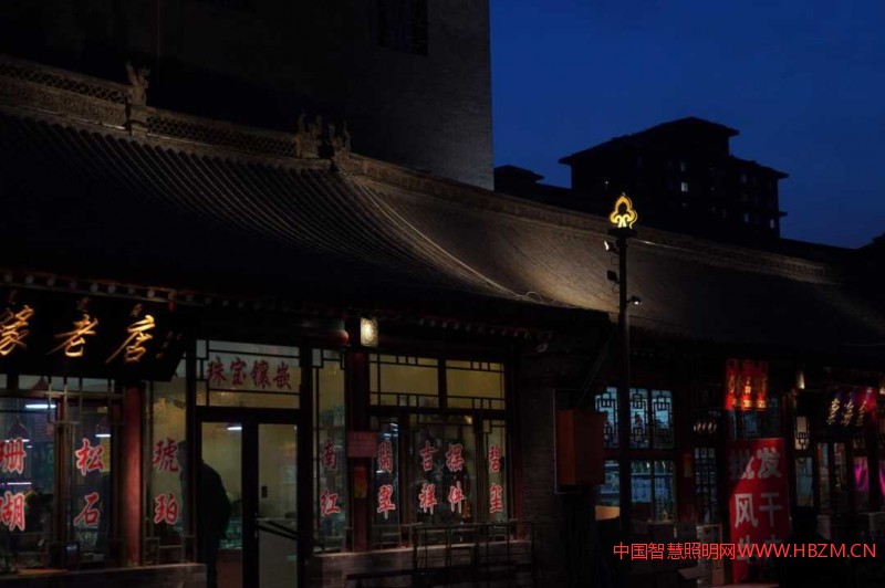 燈光也就隨意一點吧