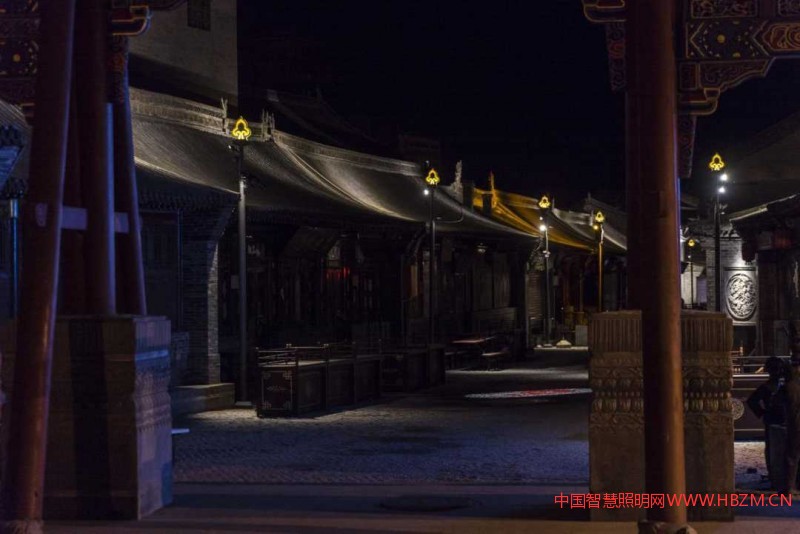 夜深人靜，老街重回歷史。