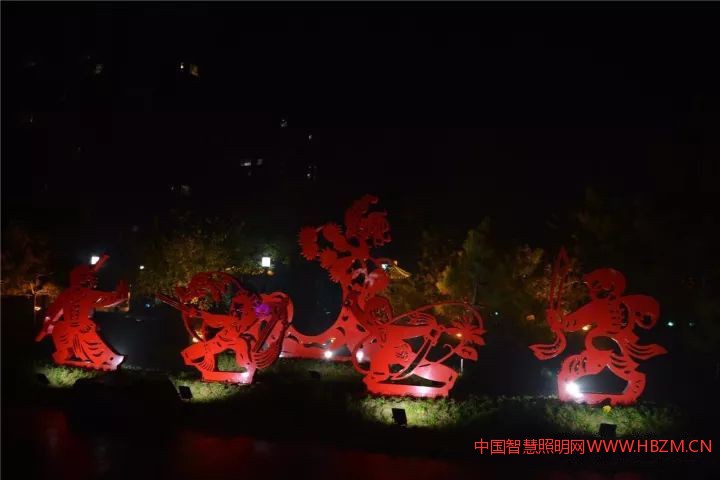 如今的無極，已然是燈火輝煌