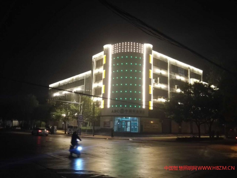 如今的無極，已然是燈火輝煌