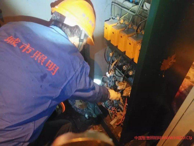 優(yōu)先處理片滅燈、撞桿、配電故障等影響較大的搶修工作