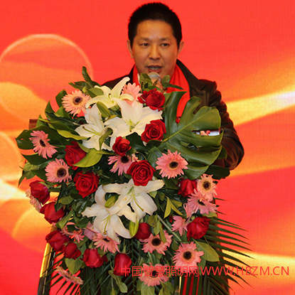 ▲中山市湖南商會(huì)LED專(zhuān)業(yè)委員會(huì)秘書(shū)長(zhǎng)汪翱翔做總結(jié)報(bào)告