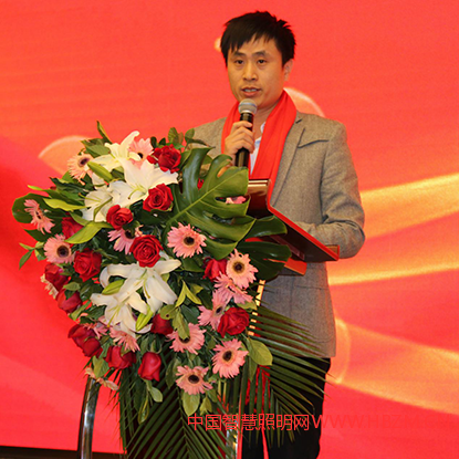 ▲鄧昌桂理事代表獲得優(yōu)秀會(huì)員企業(yè)發(fā)言