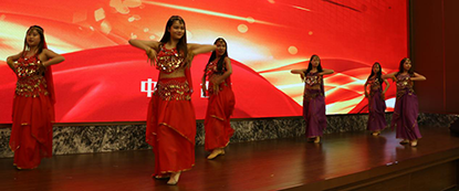 《風(fēng)情肚皮舞》