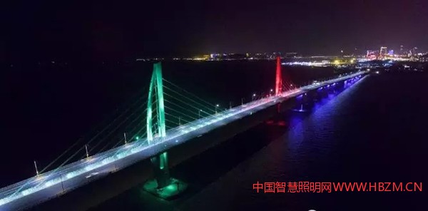九洲航道橋&ldquo;風帆&rdquo;塔，裝飾照明采用多變的色彩元素