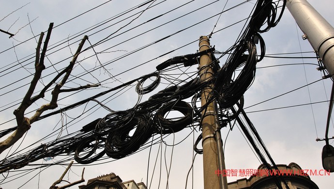 上海今年完成100公里架空線入地，電線桿、通信桿、監(jiān)控桿&hellip;&hellip;統(tǒng)一&ldquo;收入&rdquo;路燈桿