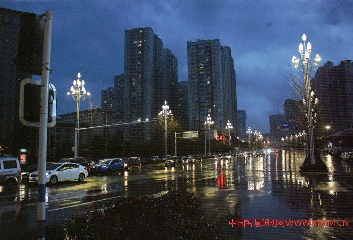 市政工程管理處路燈所管轄的l萬多盞路燈燈頭已經(jīng)全部更換為節(jié)能效果特別好的LED照明光源