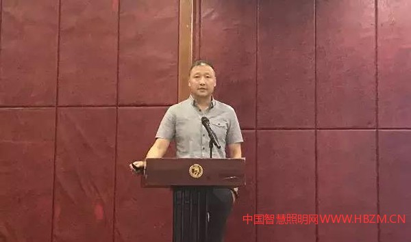 中央美術(shù)學(xué)院建筑學(xué)院副院長常志剛作《媒體建筑與數(shù)字化場所營造》報告