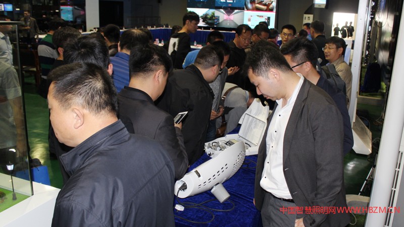  會議現(xiàn)場參觀學習