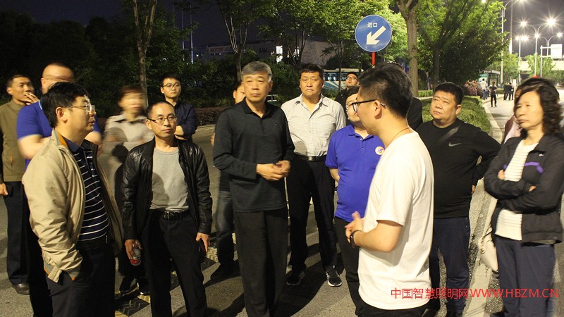 26號夜間代表們趕赴嘉興實地參觀考察上海三思電子工程有限公司LED應(yīng)用案例