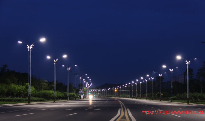 安縣到北川之間的一條快速通道。這個路燈，我覺得誘導性是比較標準的