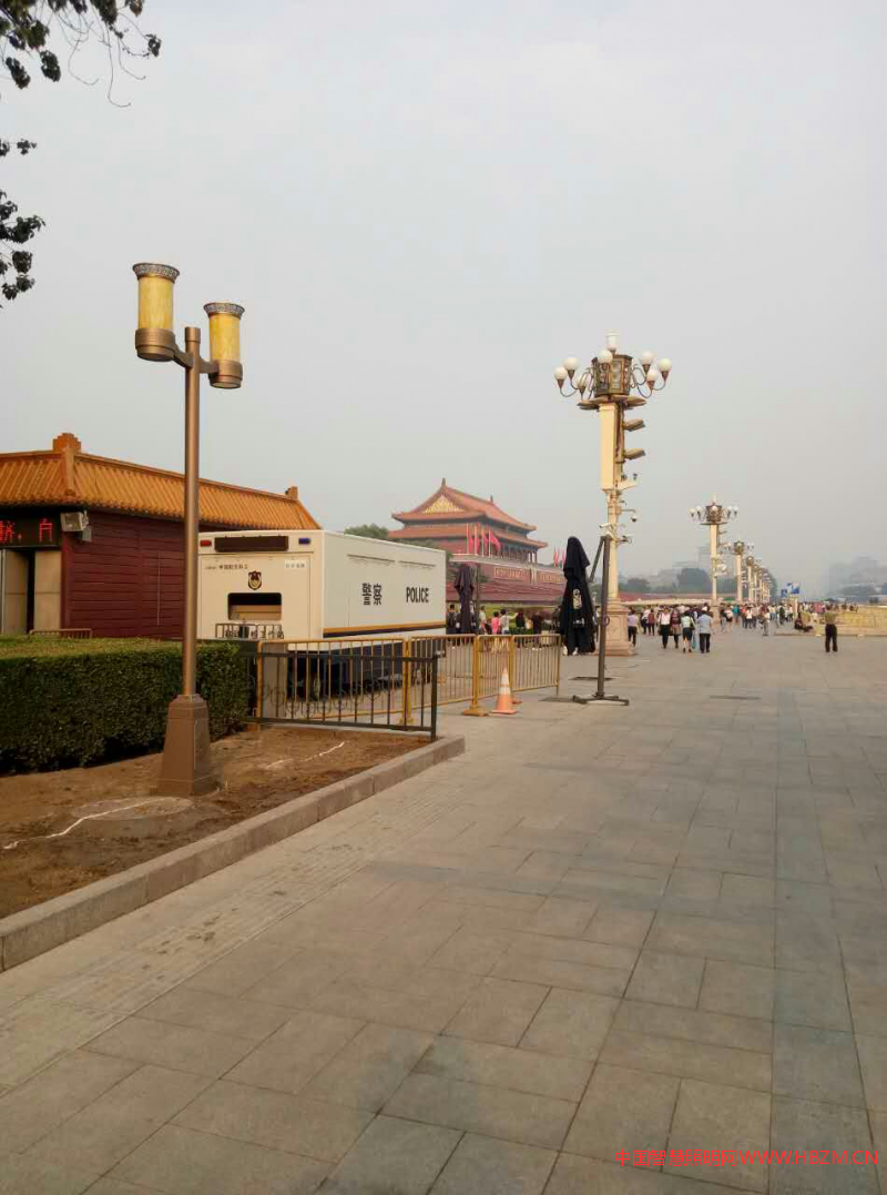 紅墻的燈的下邊文化符號體驗