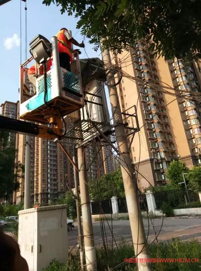 路燈維修---中國智慧照明網(wǎng)