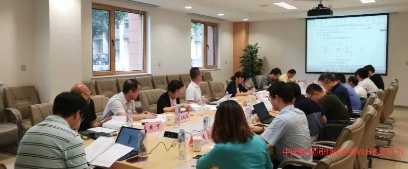 標準》對驅動電源輸出電壓、電流、功率進行了規(guī)定