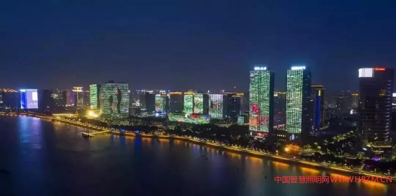 錢江新城磅礴大氣、富有視覺沖擊力的燈光秀