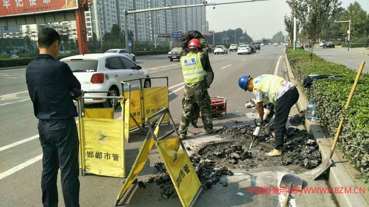 北環(huán)立交橋處理照明電纜故障