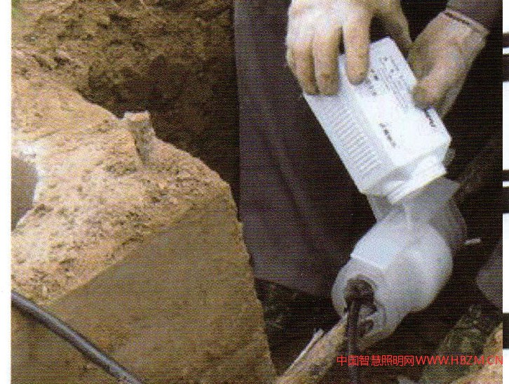 圖4制作防水接線盒接頭