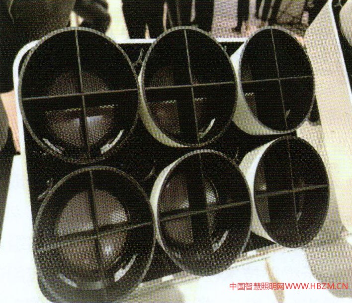  圖3 LED格柵燈具