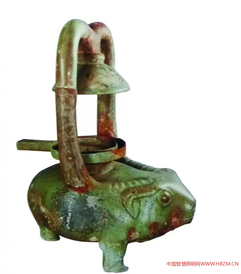 湖南省博物館的西漢牛形燈