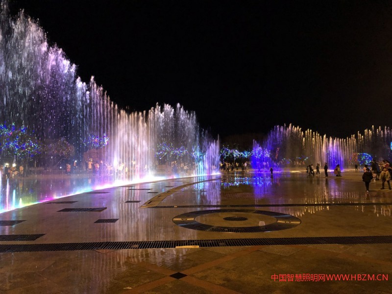  音樂噴泉燈光秀