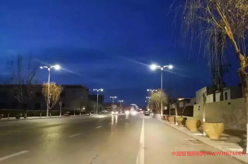 8、鄂爾多斯落地576根智慧路燈