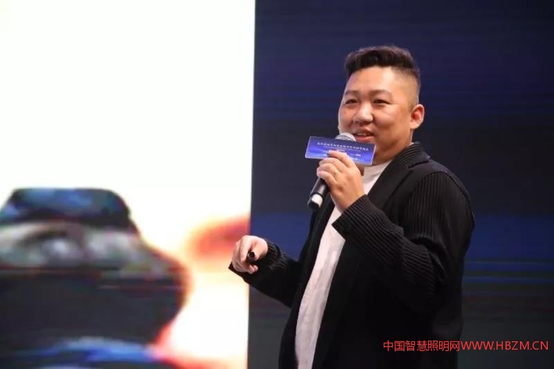 廣州與光共舞藝術(shù)科技發(fā)展公司合伙人、首席創(chuàng)意官劉洋