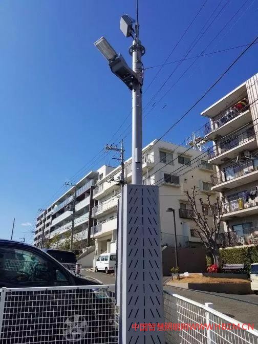 這是來(lái)自日本街頭的智慧燈桿站